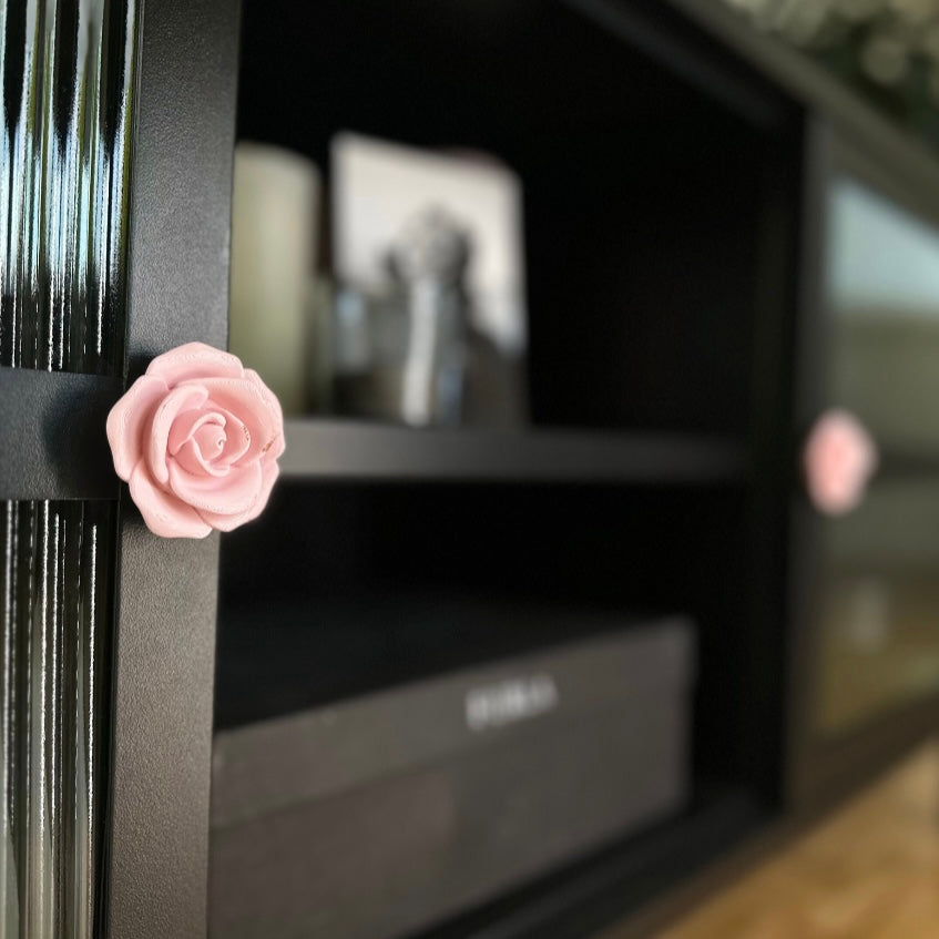 Eleganter Schrankknopf im Rosenblüten-Design in Rosa