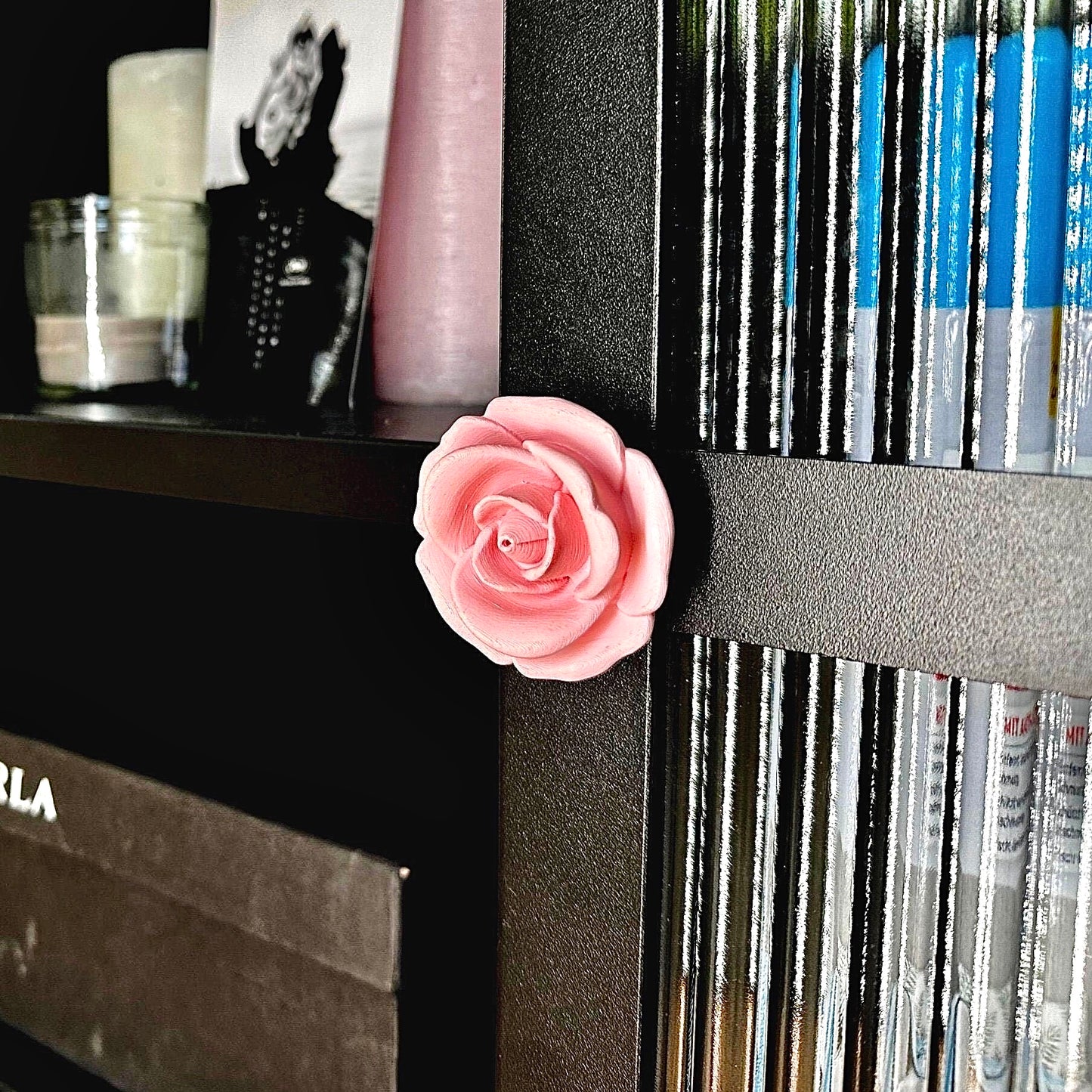 Eleganter Schrankknopf im Rosenblüten-Design in Rosa