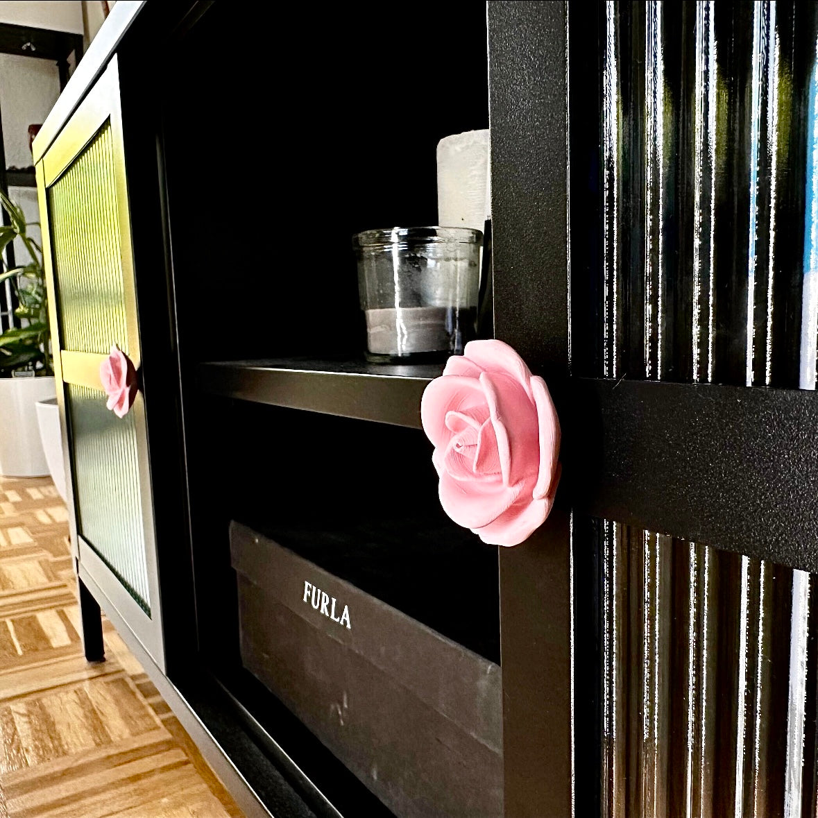 Eleganter Schrankknopf im Rosenblüten-Design in Rosa