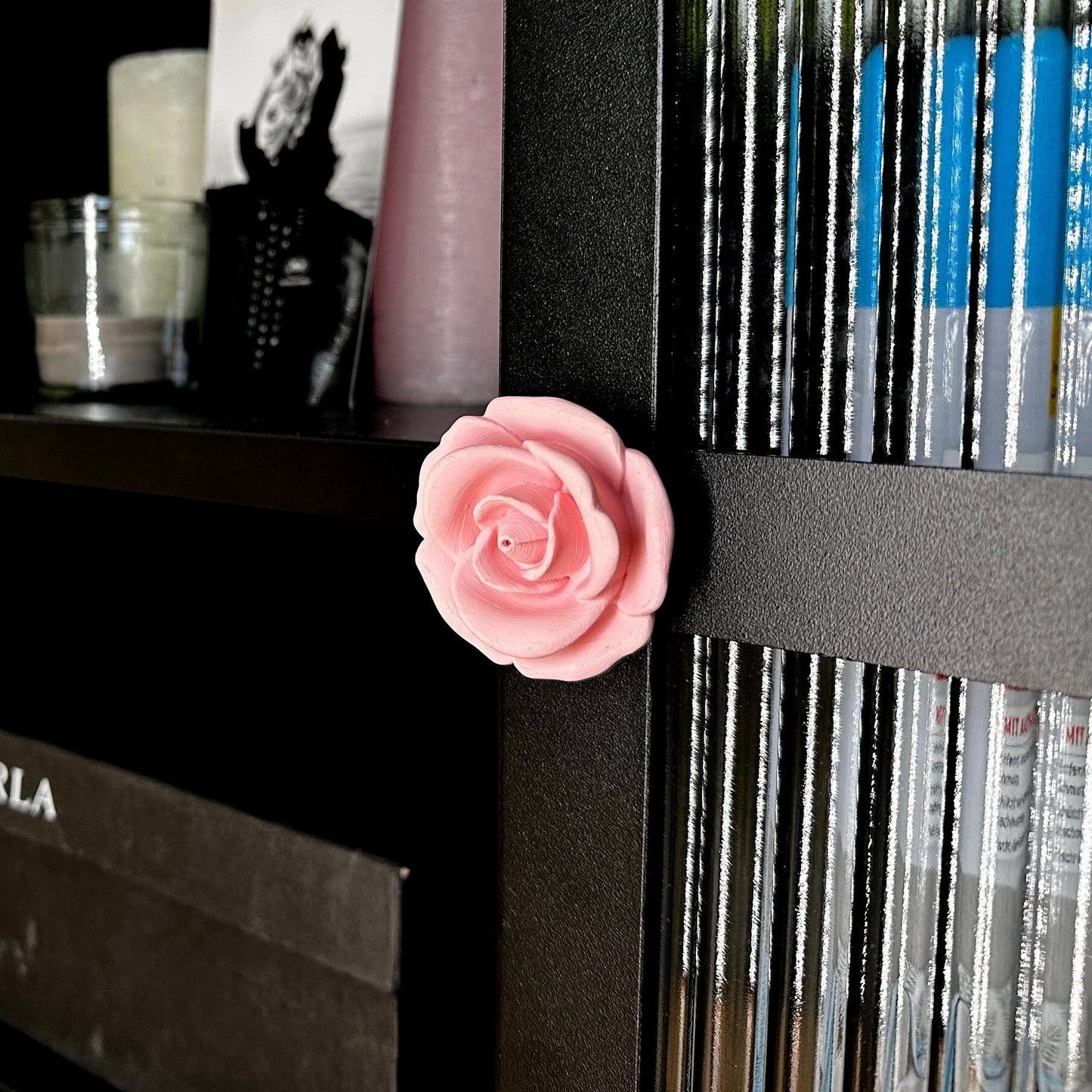 Eleganter Schrankknopf im Rosenblüten-Design in Rosa